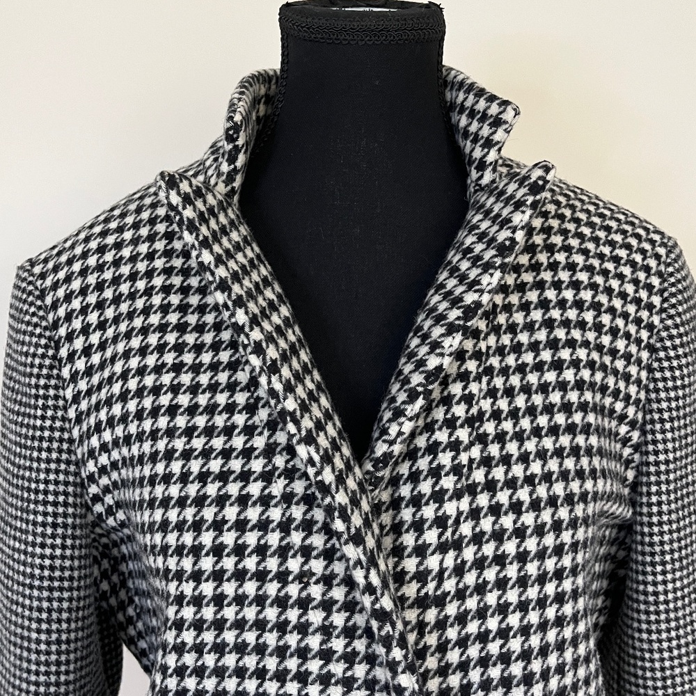 BCBG Houndstooth wool blend coat, Size SM.